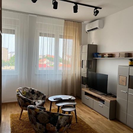 Apartment Charlie Private Parking Novi Sad Esterno foto